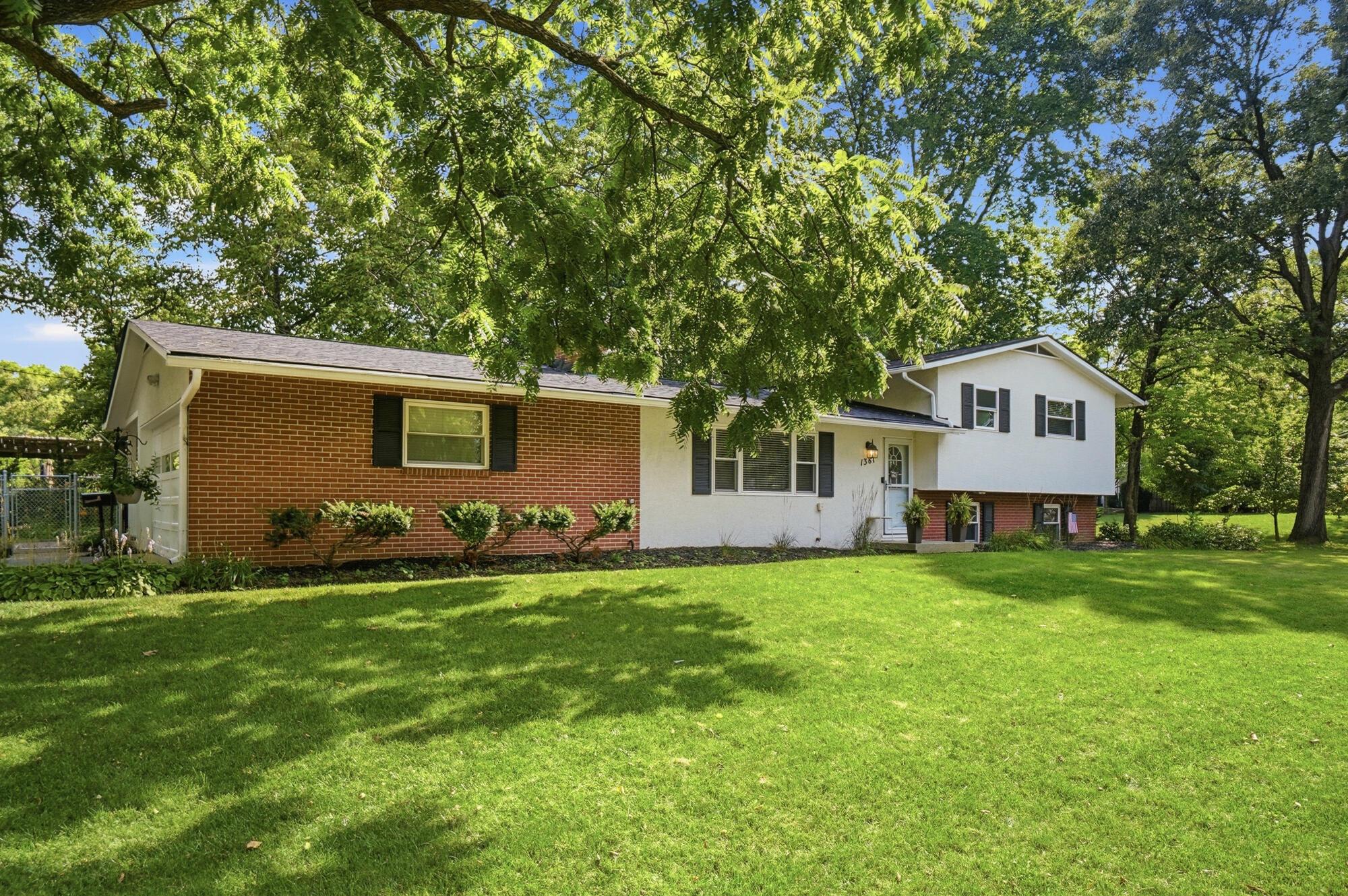 1381 Zollinger Road Columbus, OH 43221 - Photo 2 of 68 004
