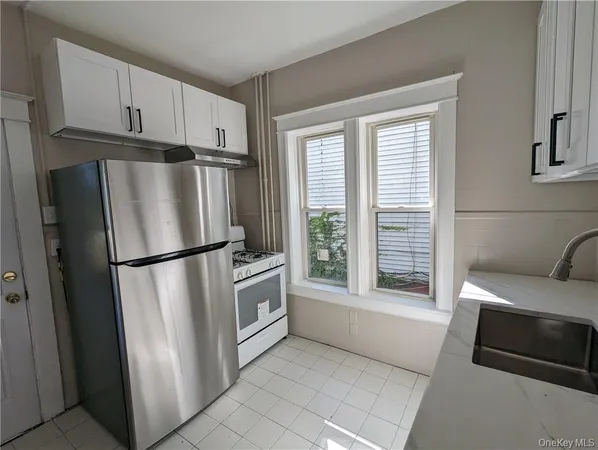 $1,900 | 65 Academy Street, Unit 3, Poughkeepsie, NY 12601