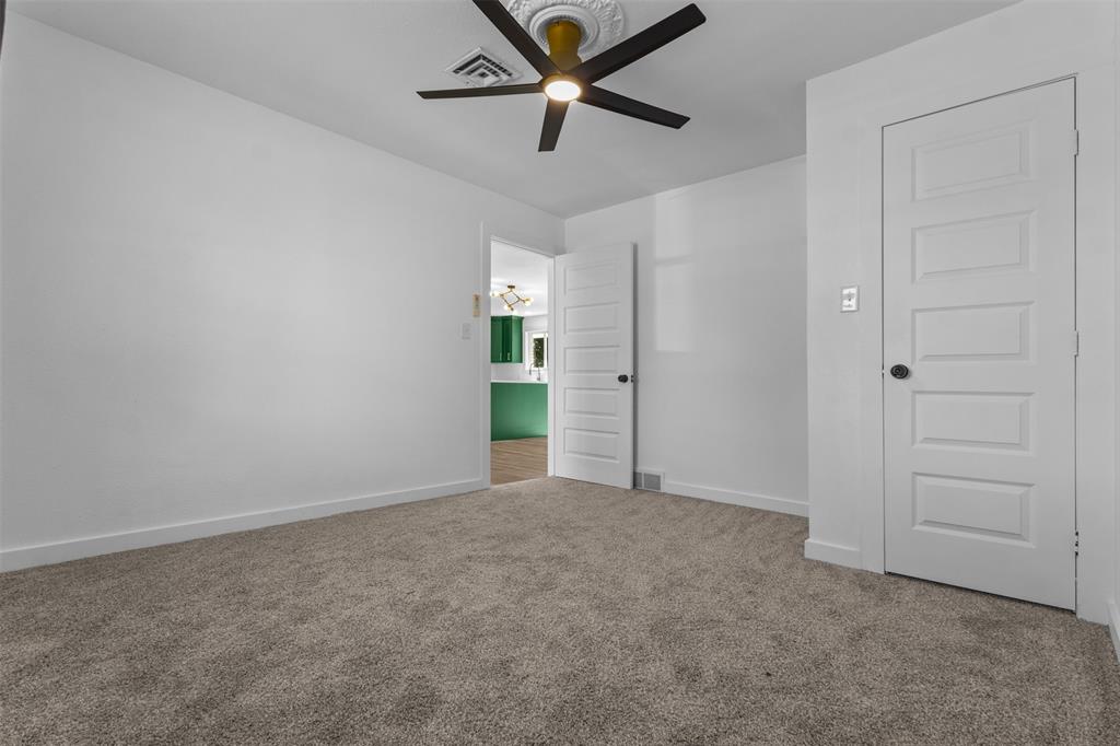 924 Whitestone Lane Dallas, TX 75232 - Photo 28 of 32 an empty room with closet and a ceiling fan