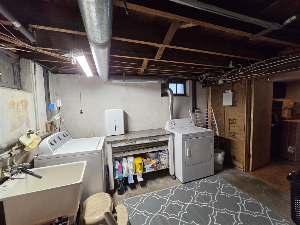 216 Plumtree Road Springfield, MA 01118 - Photo 19 of 22