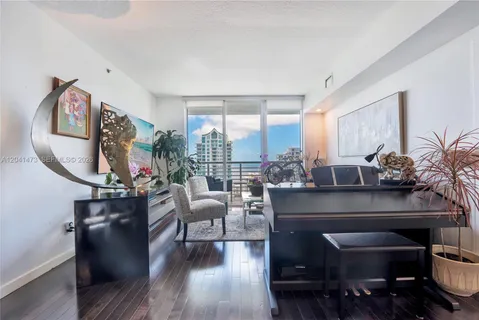 $695,000 | 325 South Biscayne Boulevard, Unit 3921, Miami, FL 33131