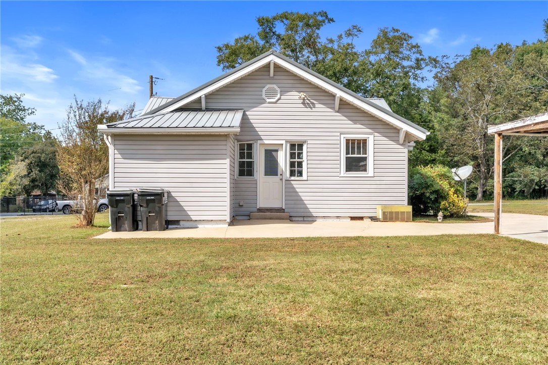 121 Ellison Street Belton, SC 29627 - Photo 23 of 30 This charming home offers a cozy retreat with a well-maintained exterior and inviting surroundings.