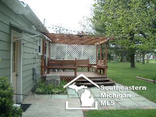 960 South Raisinville Road Monroe, MI 48161 - Photo 4 of 15 462325-3.JPG