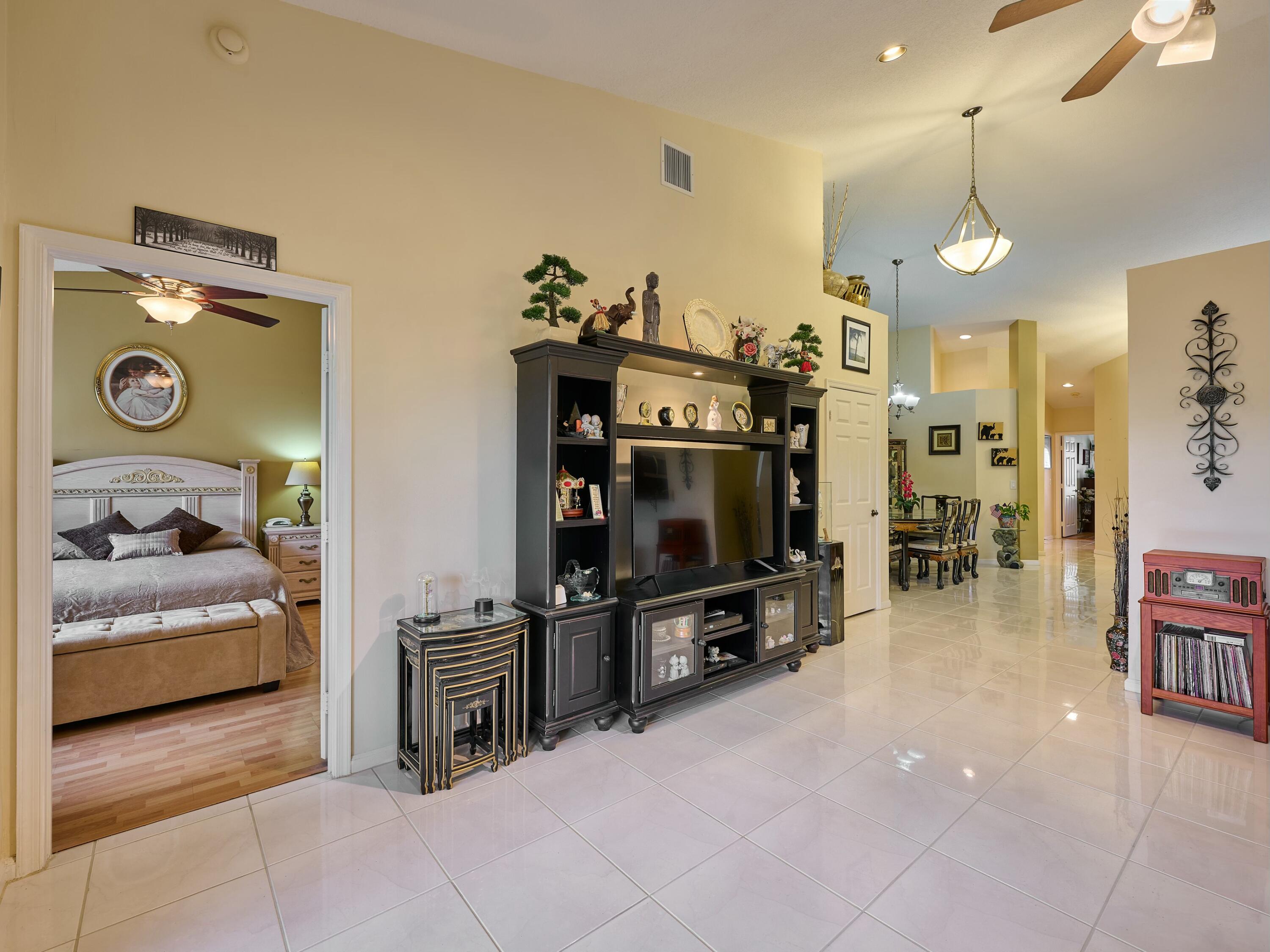 8421 Vía Serena Boca Raton, FL 33433 - Photo 28 of 46 Family Room
