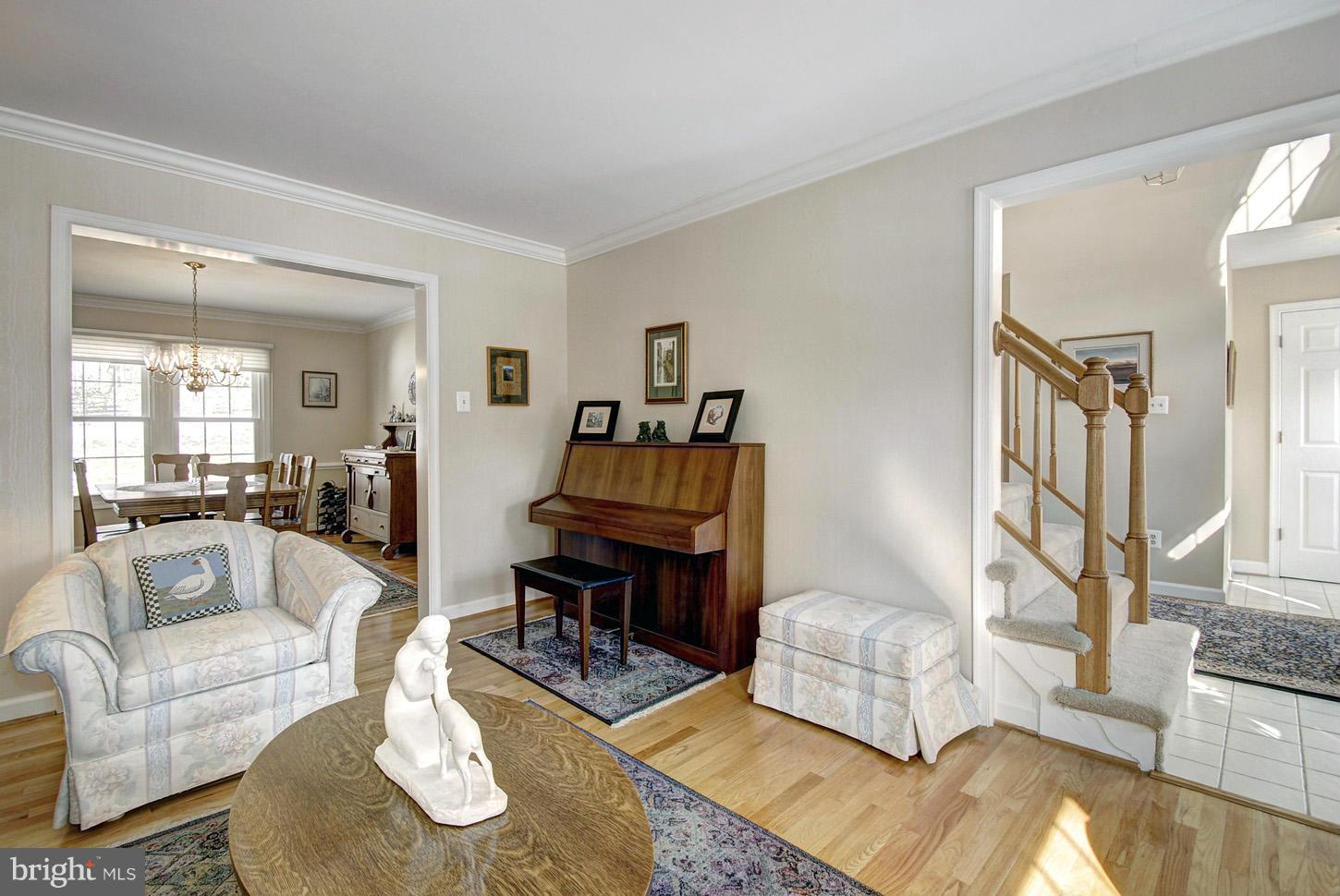 14528 Cutstone Way Silver Spring, MD 20905 - Photo 5 of 30 Living Room