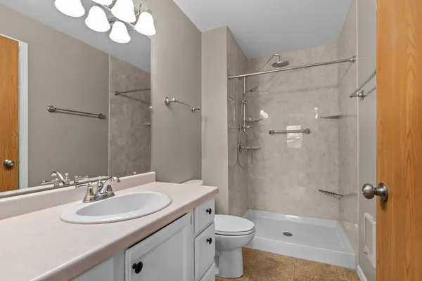 $189,900 | 921 Babcock Street, Unit 11, Neenah, WI 54956