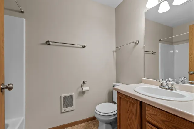 $194,900 | 921 Babcock Street, Unit 11, Neenah, WI 54956