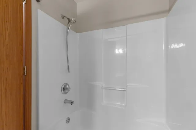 $194,900 | 921 Babcock Street, Unit 11, Neenah, WI 54956