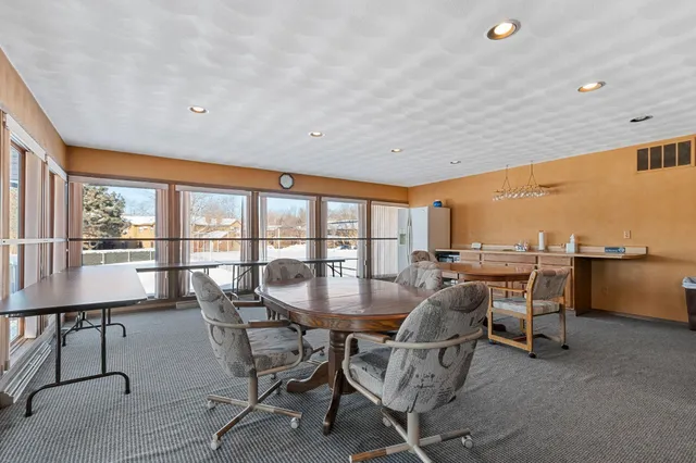 $194,900 | 921 Babcock Street, Unit 11, Neenah, WI 54956