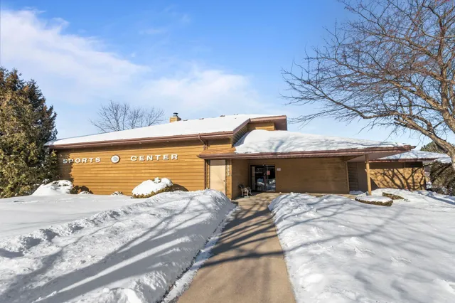 $194,900 | 921 Babcock Street, Unit 11, Neenah, WI 54956