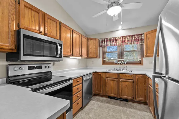 $189,900 | 921 Babcock Street, Unit 11, Neenah, WI 54956