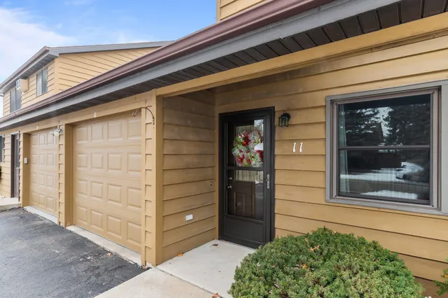 $194,900 | 921 Babcock Street, Unit 11, Neenah, WI 54956