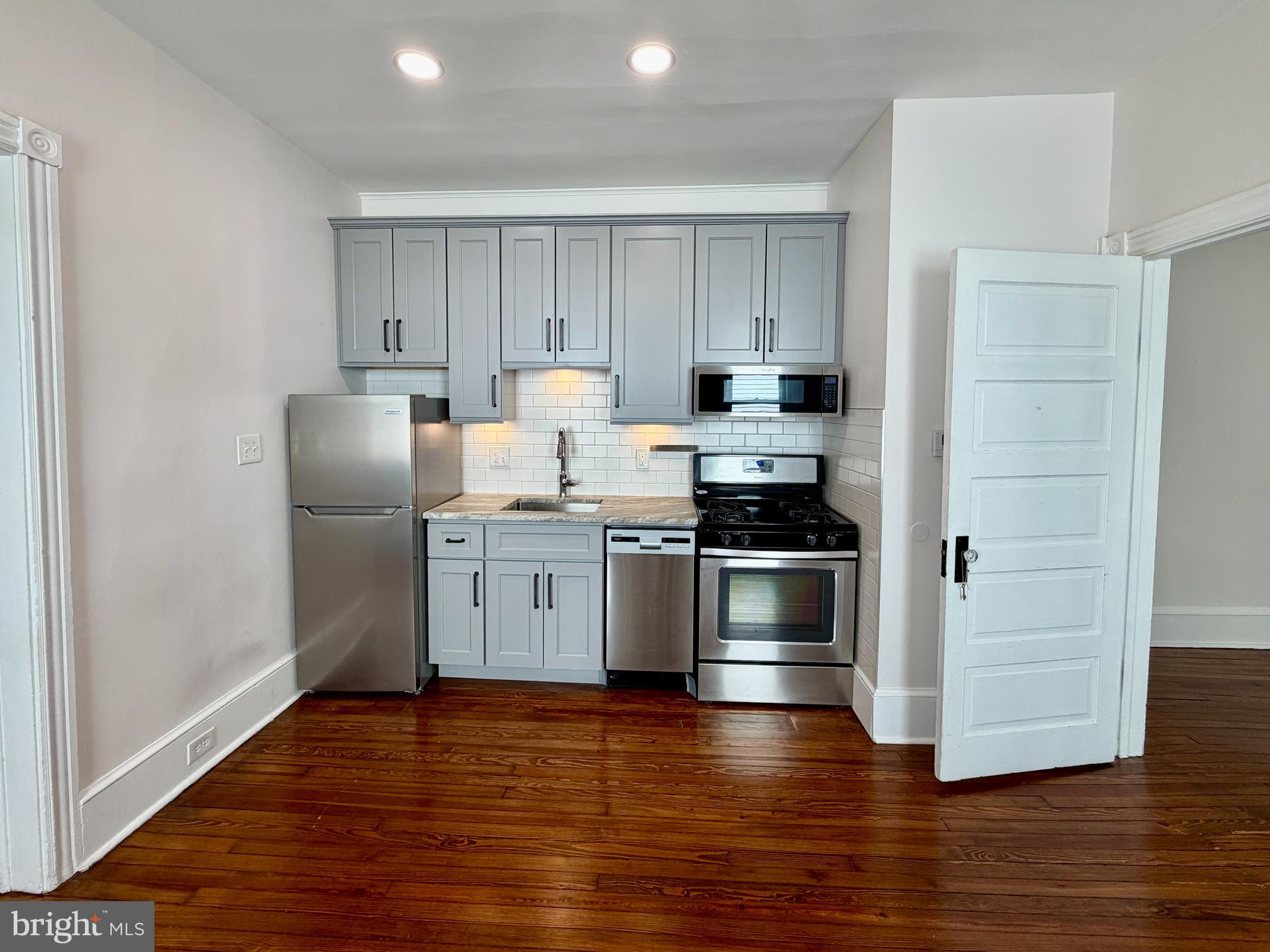 38 Walnut Street Haddonfield, NJ 08033 - Photo 4 of 19