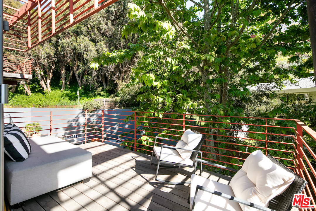 562 Stassi Lane Santa Monica, CA 90402 - Photo 12 of 33 a view of a patio with a table and chairs