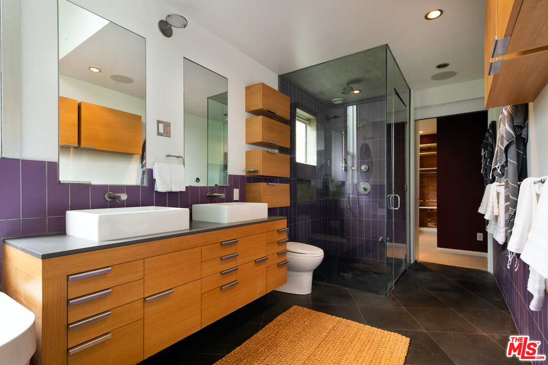562 Stassi Lane Santa Monica, CA 90402 - Photo 14 of 33 a bathroom with a tub sink and mirror
