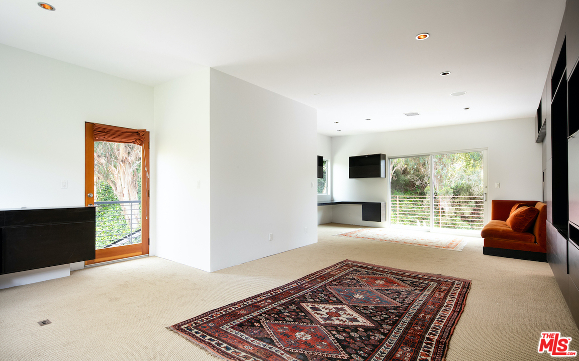 562 Stassi Lane Santa Monica, CA 90402 - Photo 18 of 33 a living room with furniture and a flat screen tv