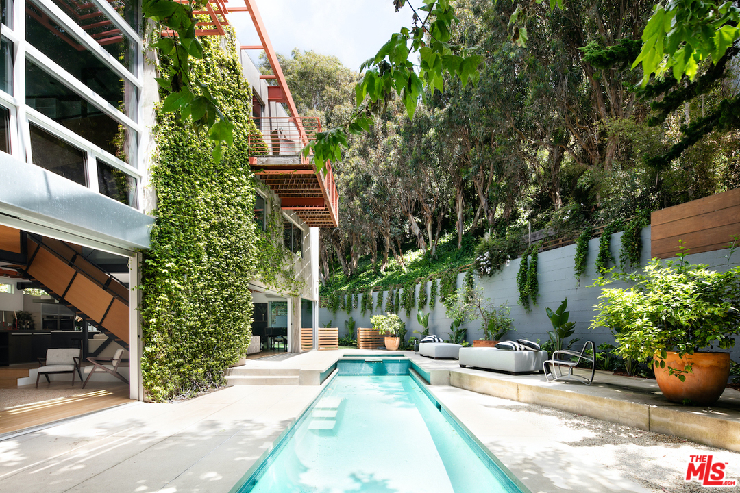 562 Stassi Lane Santa Monica, CA 90402 - Photo 22 of 33 a view of a patio with couches table and chairs and potted plants