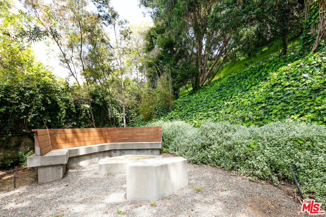 562 Stassi Lane Santa Monica, CA 90402 - Photo 28 of 33 a view of a yard with large trees