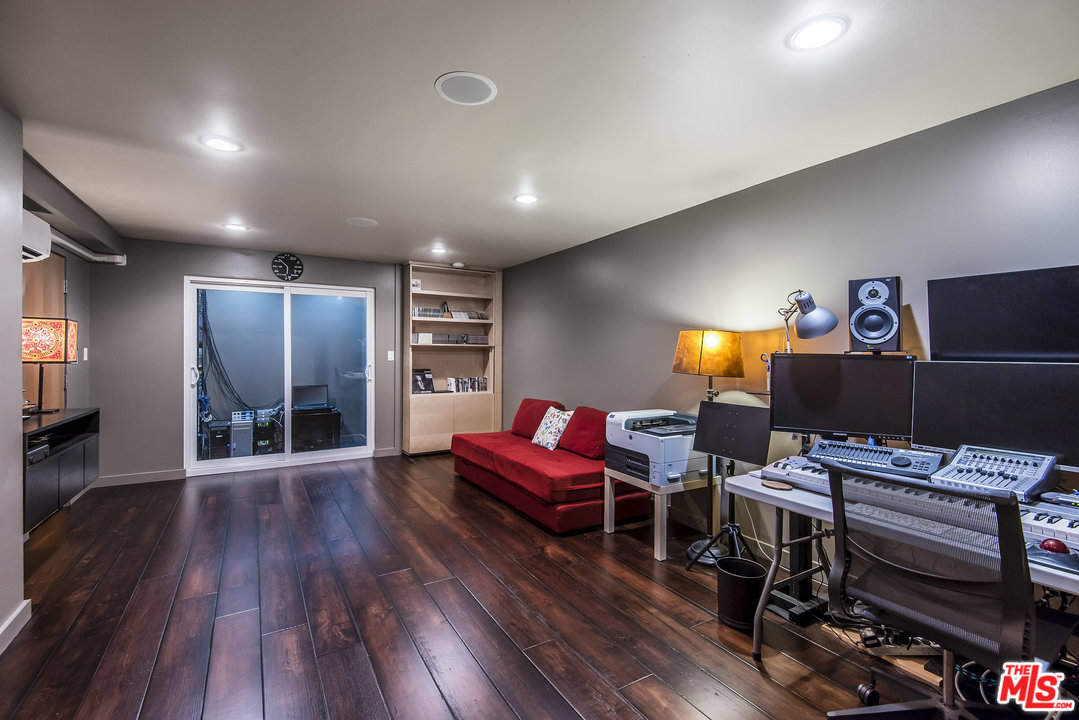 562 Stassi Lane Santa Monica, CA 90402 - Photo 29 of 33 a livingroom with furniture and wooden floor