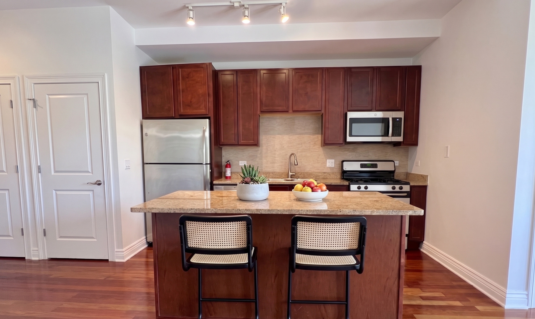 3300 West Irving Park Road, Unit F3 Chicago, IL 60618 - Photo 7 of 20