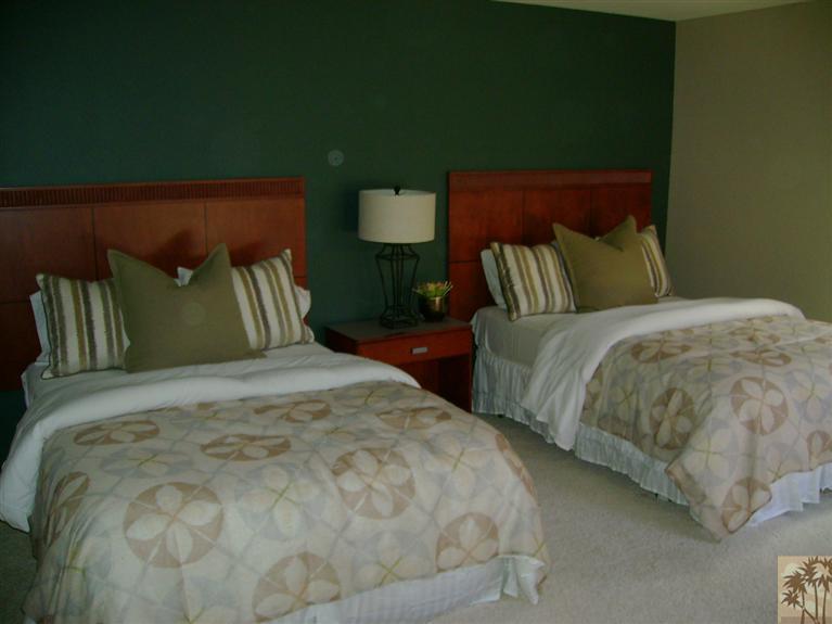 77950 Cherokee Road Indian Wells, CA 92210 - Photo 20 of 22 a large bed sitting in a bedroom next to a lamp