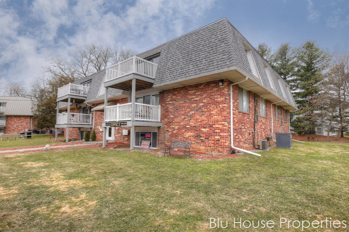6714 Cascade Road Southeast, Unit C12 Grand Rapids, MI 49546 - Photo 2 of 24 6716Cascade
