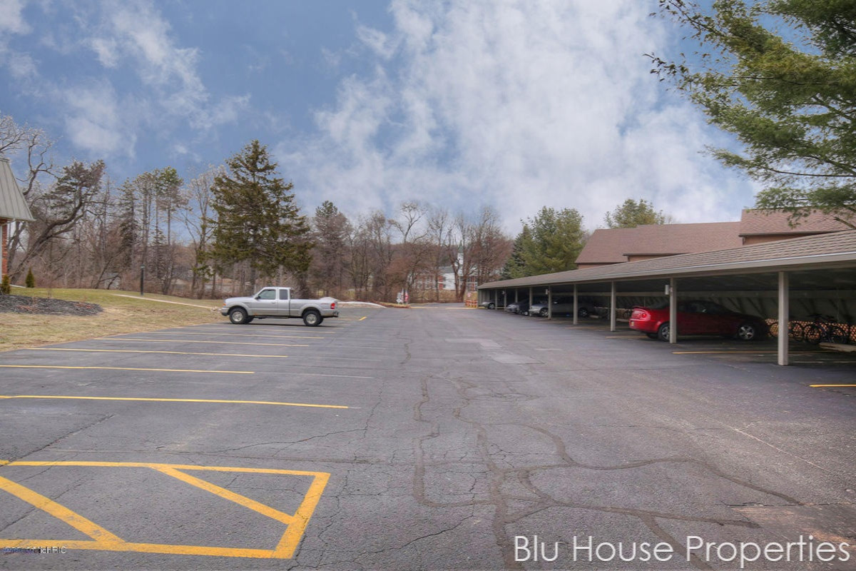 6714 Cascade Road Southeast, Unit C12 Grand Rapids, MI 49546 - Photo 23 of 24 6737Cascade