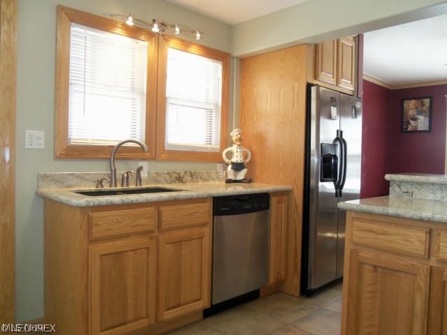 3037 Kiwatha Road Youngstown, OH 44511 - Photo 7 of 20