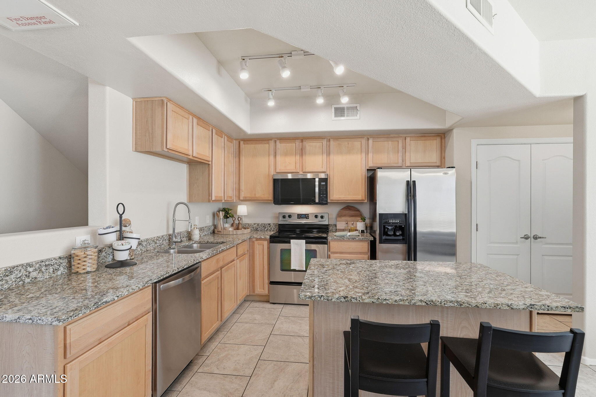 280 South Evergreen Road, Unit 1304 Tempe, AZ 85288 - Photo 8 of 25 Kitchen