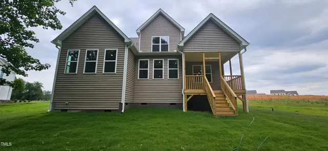 a view of a house with a backyard