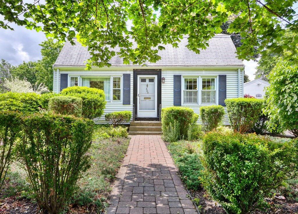 804 Trapelo Road Waltham, MA 02452 - Photo 1 of 27 Gallery Image 1