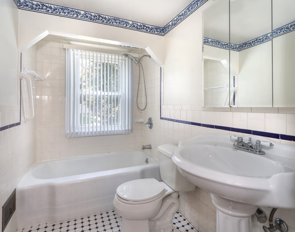 804 Trapelo Road Waltham, MA 02452 - Photo 17 of 27 Gallery Image 17