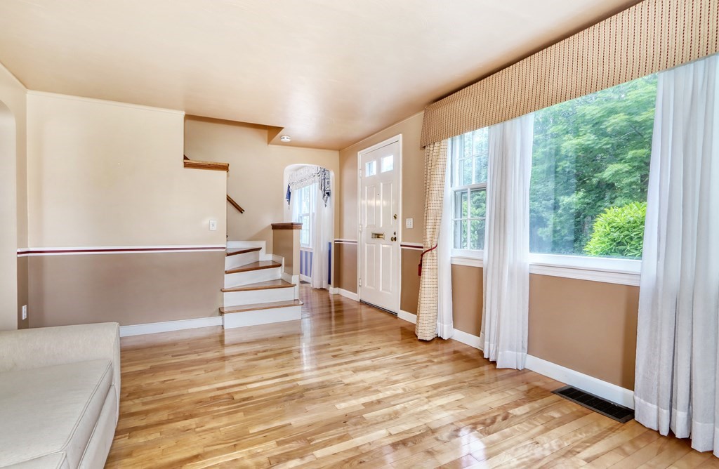 804 Trapelo Road Waltham, MA 02452 - Photo 2 of 27 Gallery Image 2