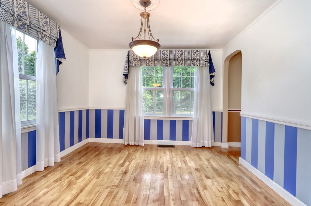 804 Trapelo Road Waltham, MA 02452 - Photo 6 of 27 Gallery Image 6