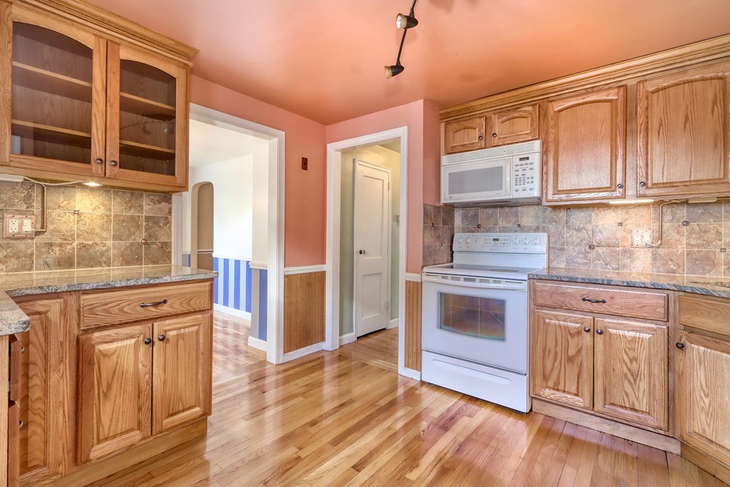 804 Trapelo Road Waltham, MA 02452 - Photo 7 of 27 Gallery Image 7