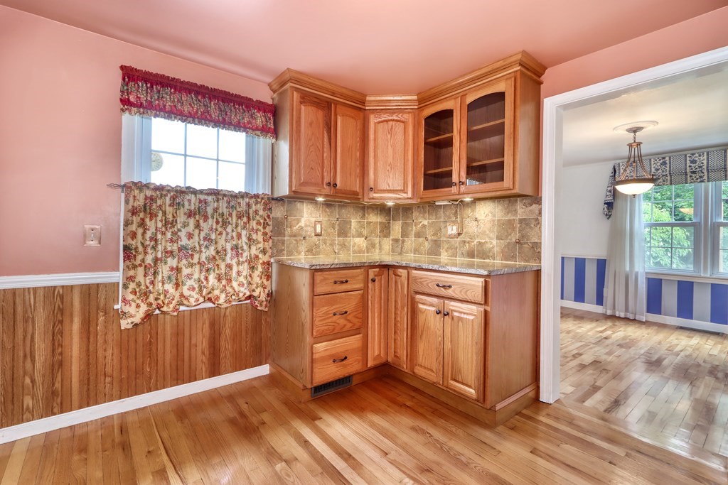 804 Trapelo Road Waltham, MA 02452 - Photo 9 of 27 Gallery Image 9