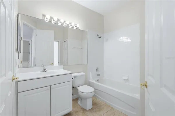 $2,350 | 4456 Streamside Court, Unit 1605, Sarasota, FL 34238