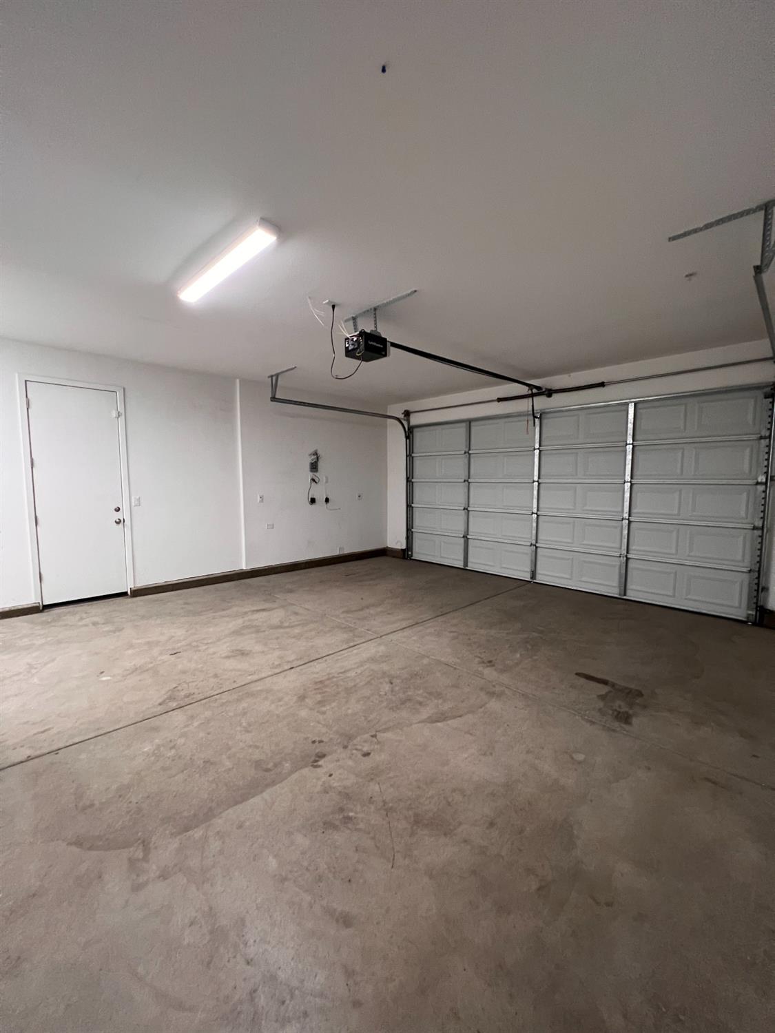 445 Expedition Avenue Madera, CA 93636 - Photo 22 of 36 a view of an empty room