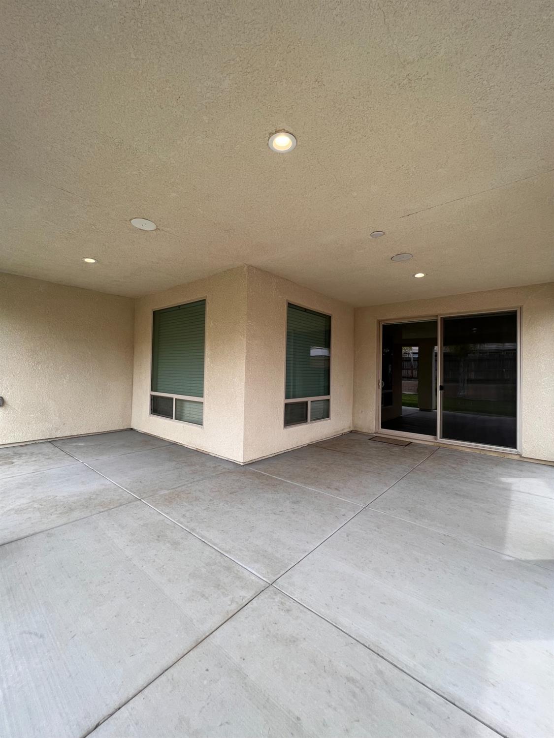 445 Expedition Avenue Madera, CA 93636 - Photo 34 of 36 a view of an empty room with closet and entryway