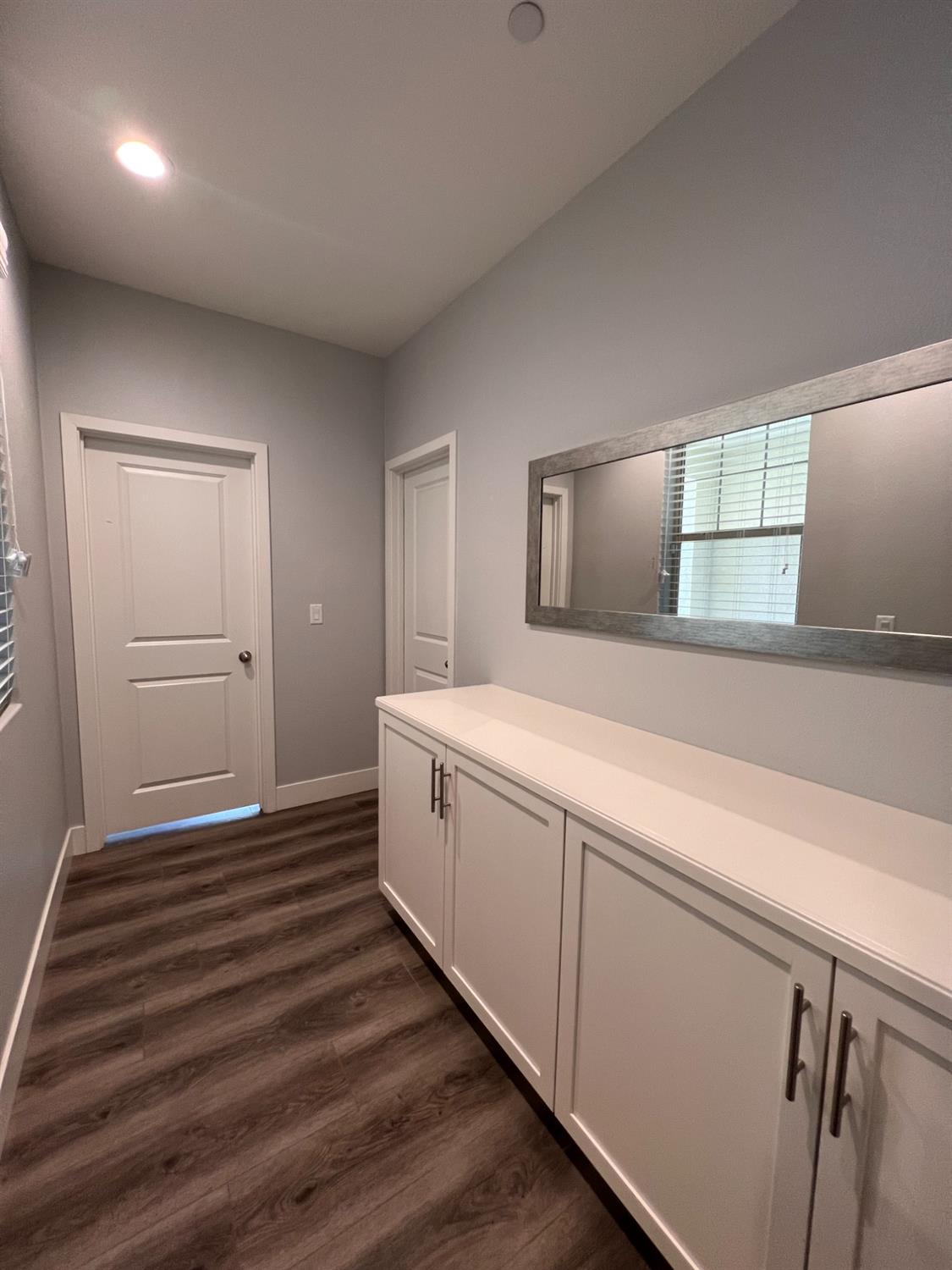 445 Expedition Avenue Madera, CA 93636 - Photo 4 of 36 a spacious bathroom with a sink and a mirror