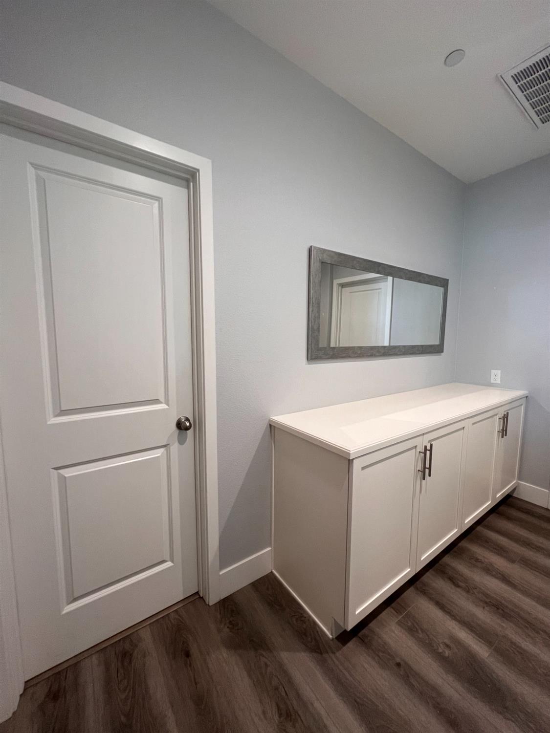 445 Expedition Avenue Madera, CA 93636 - Photo 5 of 36 a utility room with cabinets