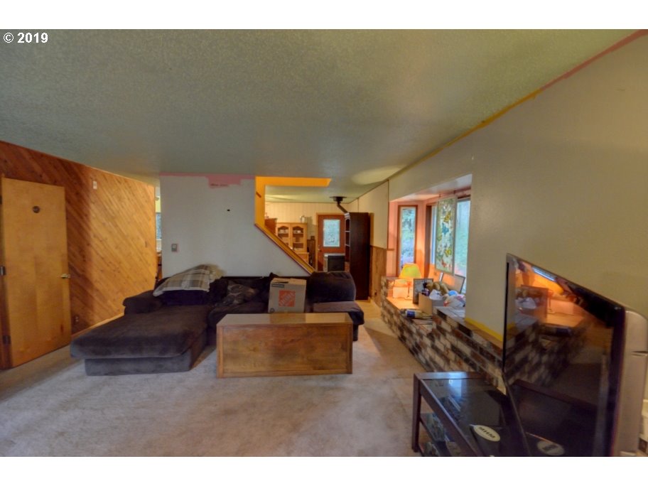 71980 East Linden Road Rhododendron, OR 97049 - Photo 4 of 30 Gallery Image 4