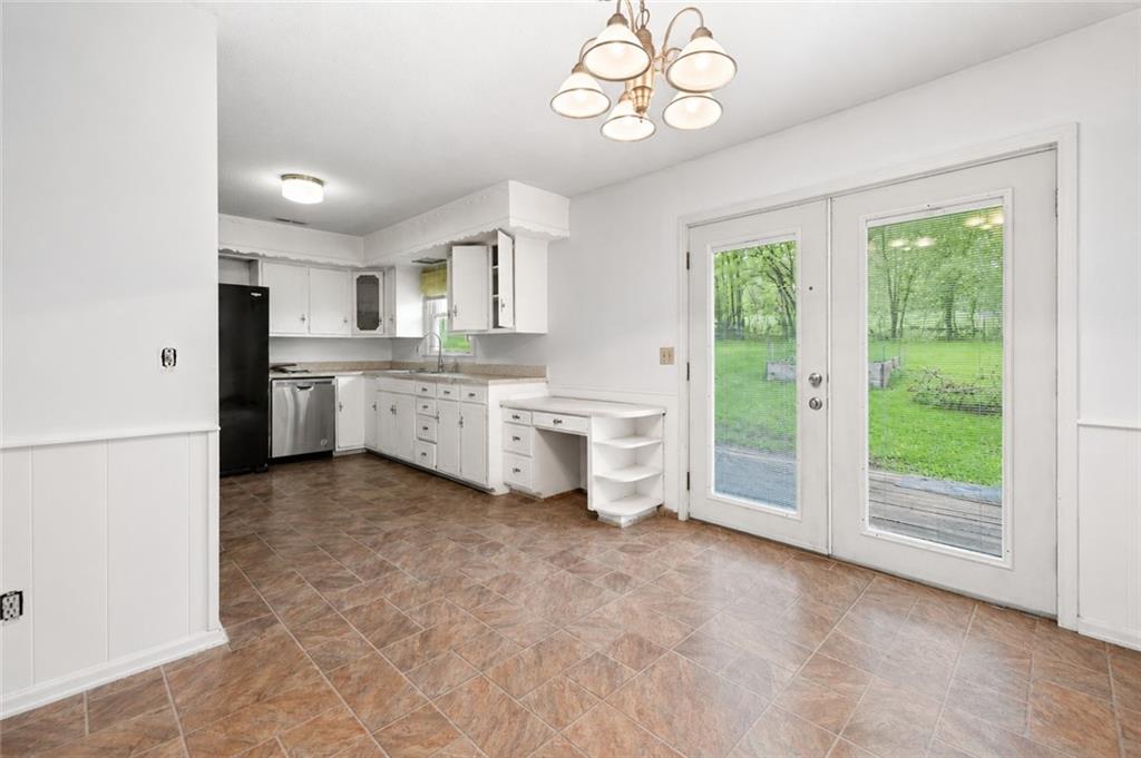 863 Kendall Road Peculiar, MO 64078 - Photo 9 of 29