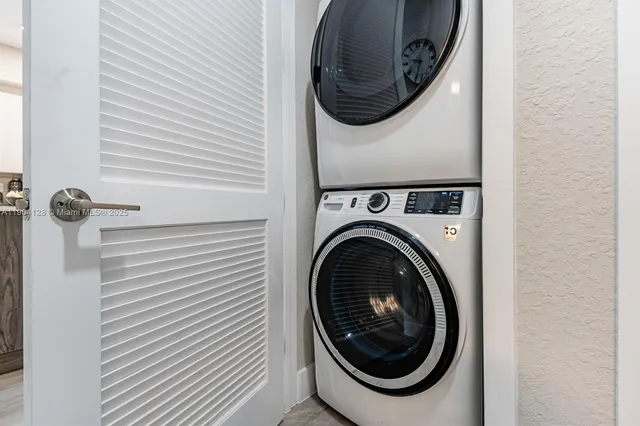 a picture of a wall with a white wall and a white wall