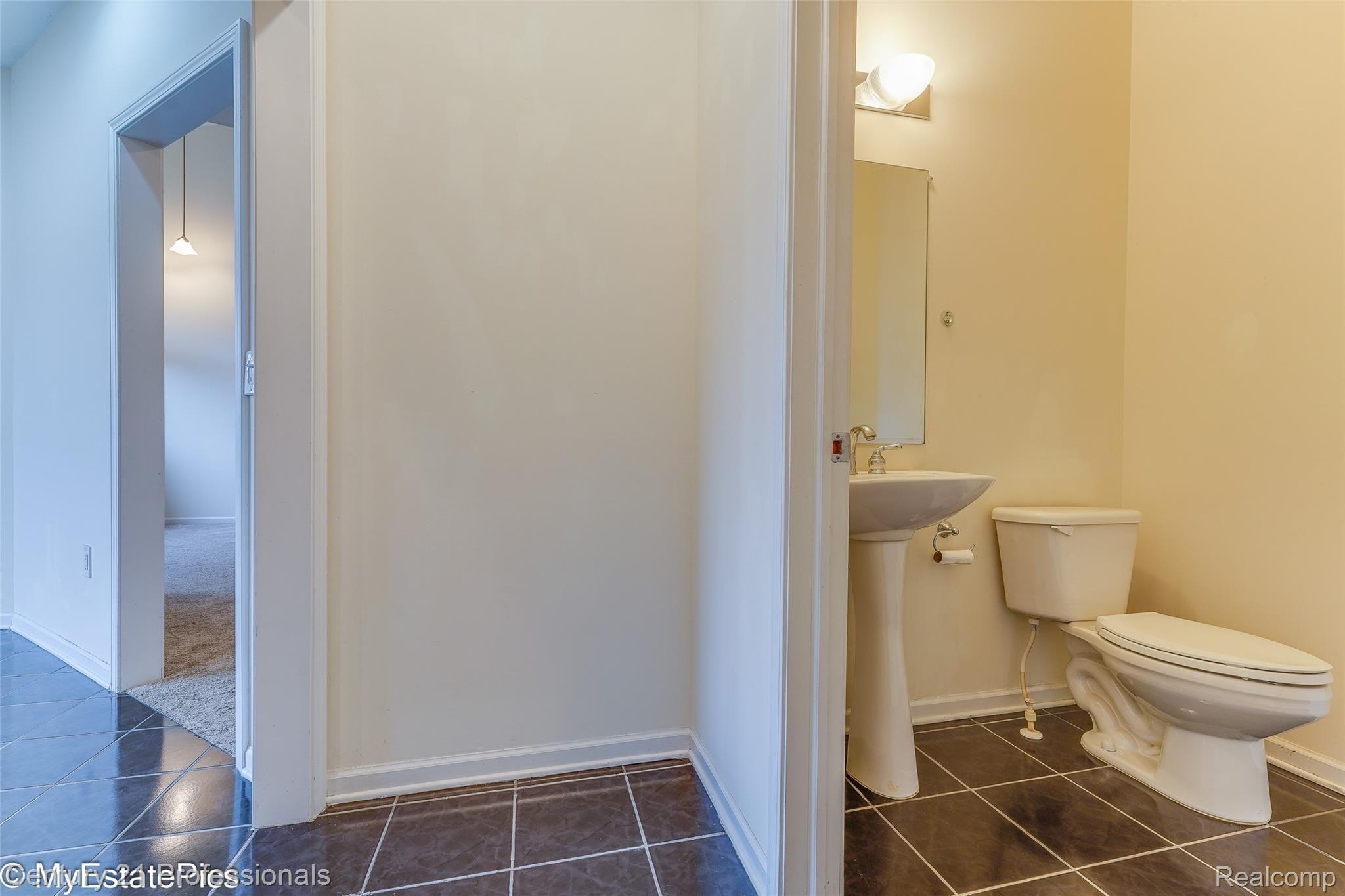 41651 Mitchell Road Novi, MI 48377 - Photo 19 of 41 41651 mitchell rd - novi-19.jpg