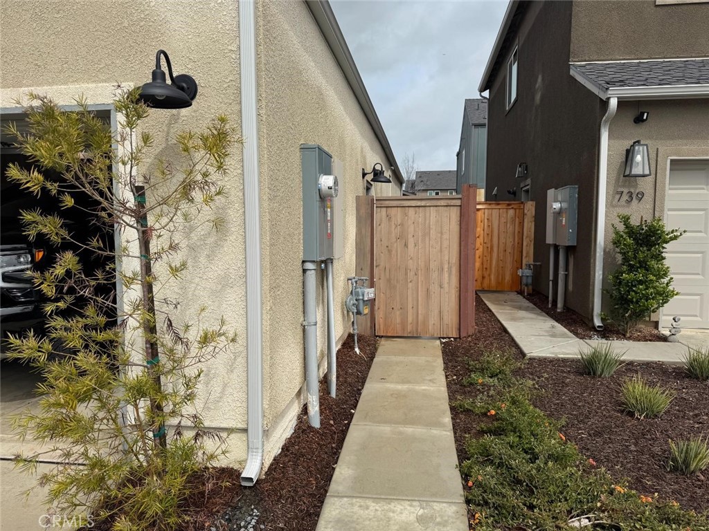 4035 Braden Road Madera, CA 93636 - Photo 9 of 29 a view of a pathway of the house