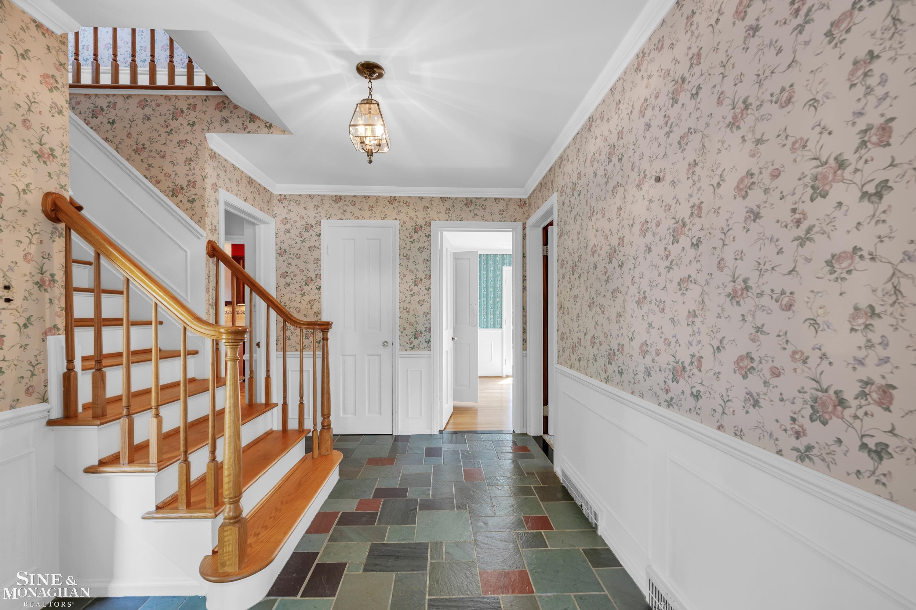 909 Hawthorne Road Grosse Pointe, MI 48236 - Photo 4 of 45 50147054-0ac422e7-67cb-4f2d-941b-c99517d8104e.JPG