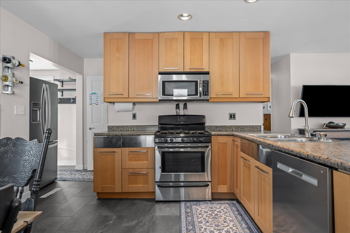 111 Ridge Lane Geneva, IL 60134 - Photo 6 of 25 Gallery Image 6