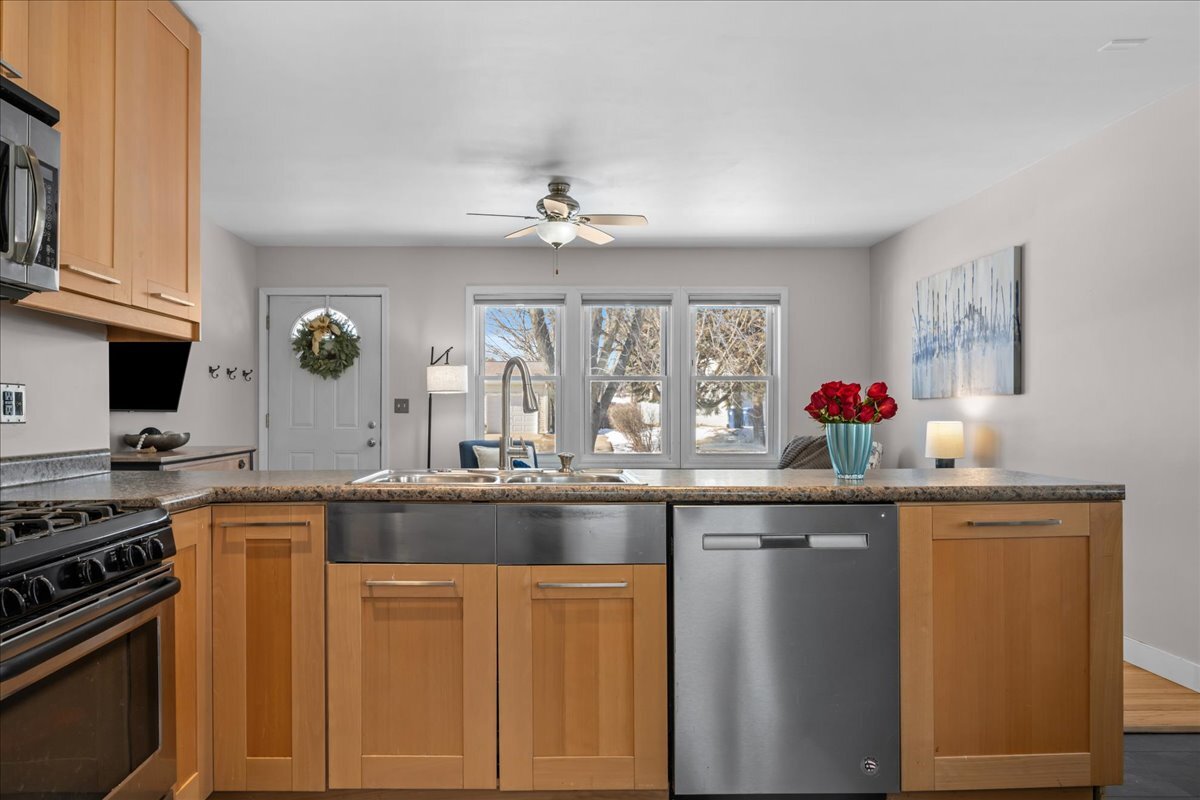111 Ridge Lane Geneva, IL 60134 - Photo 7 of 25 Gallery Image 7