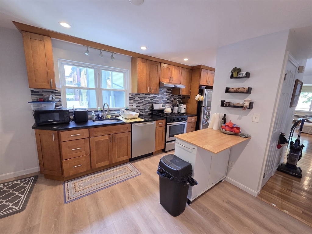 12-14 Louise Road, Unit 14 Chestnut Hill, MA 02467 - Photo 5 of 16